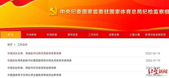 快乐的裸露女